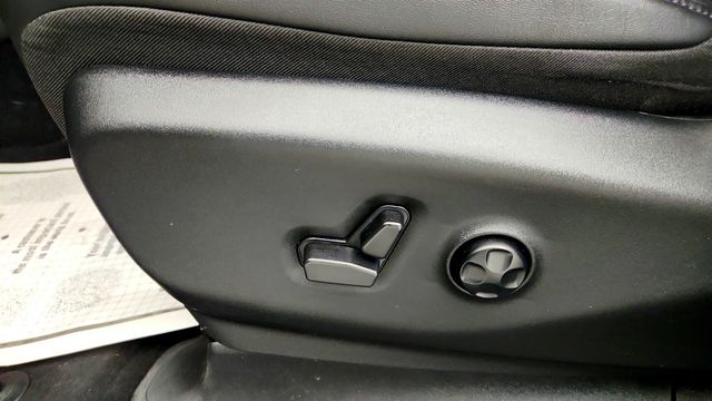 2024 Chrysler Pacifica Touring L AWD w/ Wheelchair Lift, S Appearance & Safety Sphere - 23025778 - 10