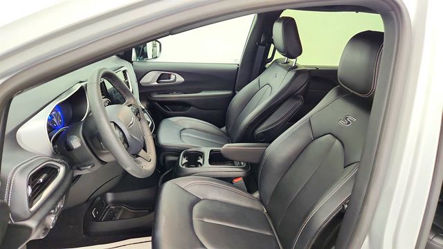 2024 Chrysler Pacifica Touring L AWD w/ Wheelchair Lift, S Appearance & Safety Sphere - 23025778 - 19