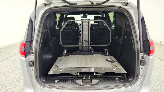 2024 Chrysler Pacifica Touring L AWD w/ Wheelchair Lift, S Appearance & Safety Sphere - 23025778 - 21