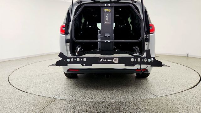 2024 Chrysler Pacifica Touring L AWD w/ Wheelchair Lift, S Appearance & Safety Sphere - 23025778 - 24