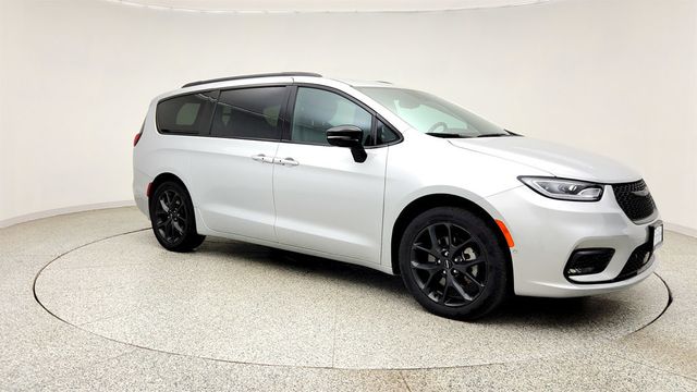 2024 Chrysler Pacifica Touring L AWD w/ Wheelchair Lift, S Appearance & Safety Sphere - 23025778 - 2