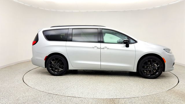 2024 Chrysler Pacifica Touring L AWD w/ Wheelchair Lift, S Appearance & Safety Sphere - 23025778 - 3