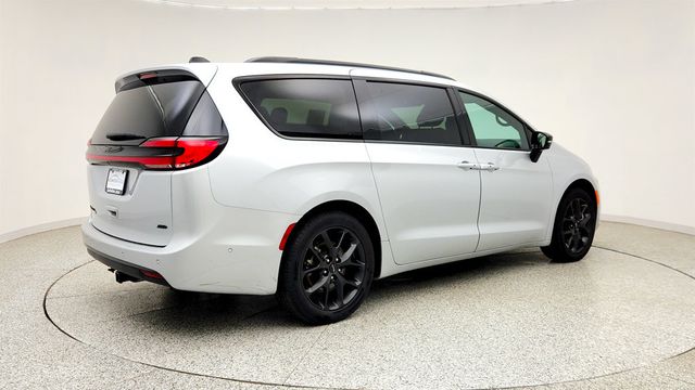 2024 Chrysler Pacifica Touring L AWD w/ Wheelchair Lift, S Appearance & Safety Sphere - 23025778 - 4
