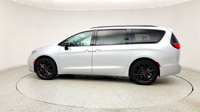 2024 Chrysler Pacifica Touring L AWD w/ Wheelchair Lift, S Appearance & Safety Sphere - 23025778 - 7