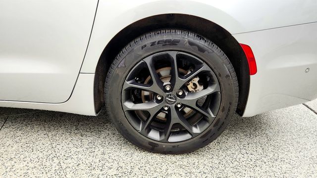 2024 Chrysler Pacifica Touring L AWD w/ Wheelchair Lift, S Appearance & Safety Sphere - 23025778 - 8