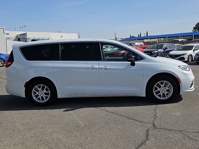 2024 Chrysler Pacifica Touring L FWD - 23000507 - 4