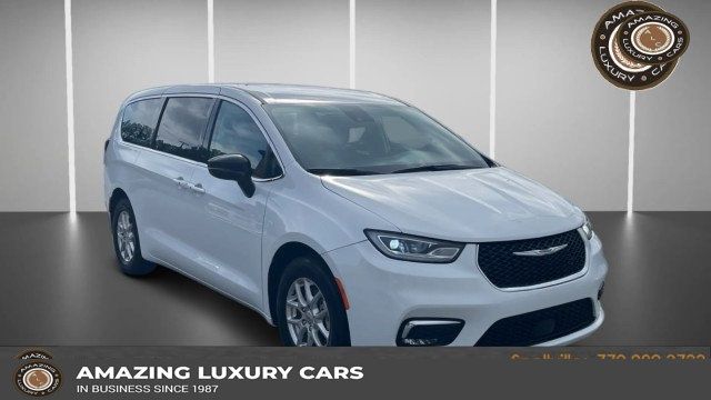 2024 Chrysler Pacifica Touring L's photo