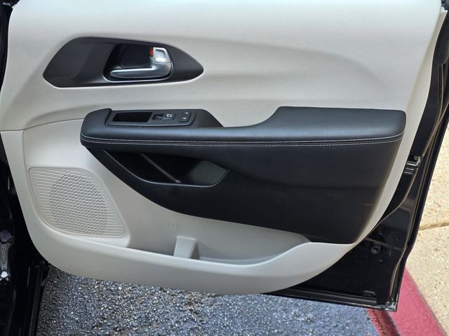 2024 Chrysler Pacifica Touring L FWD - 23075393 - 30