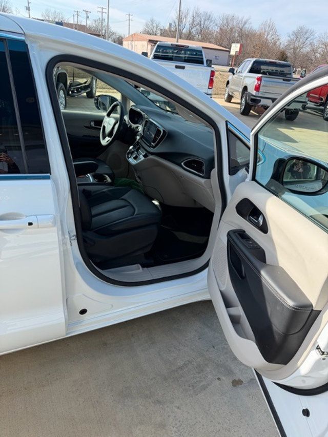 2024 Chrysler Pacifica Touring L FWD - 22984803 - 10