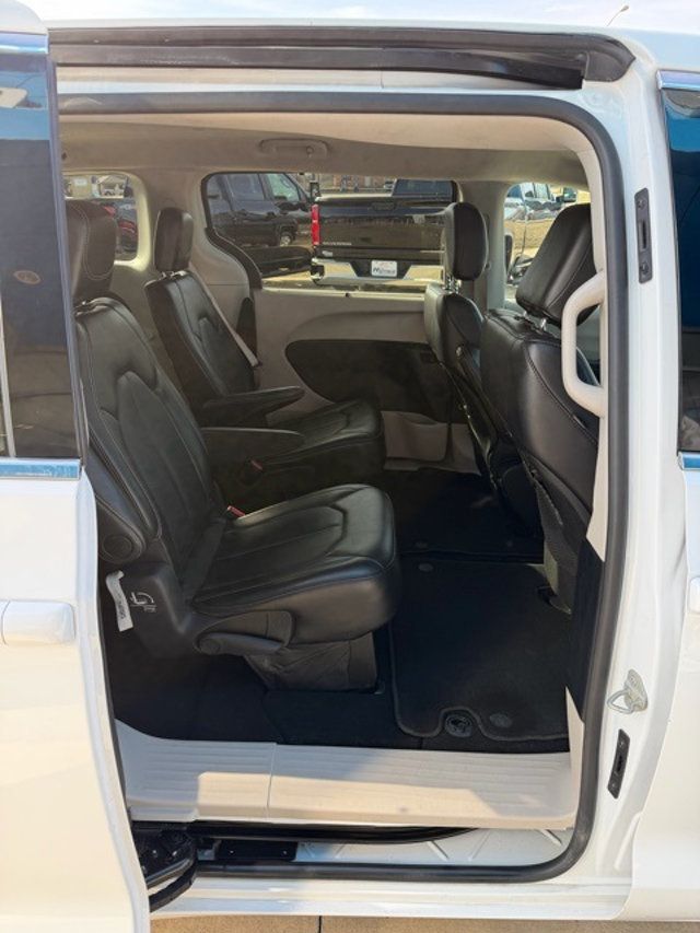 2024 Chrysler Pacifica Touring L FWD - 22984803 - 11