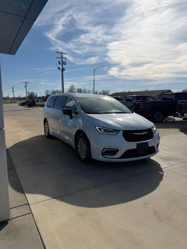 2024 Chrysler Pacifica Touring L FWD - 22984803 - 3