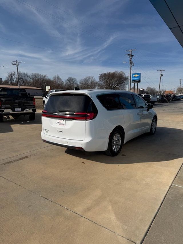 2024 Chrysler Pacifica Touring L FWD - 22984803 - 5