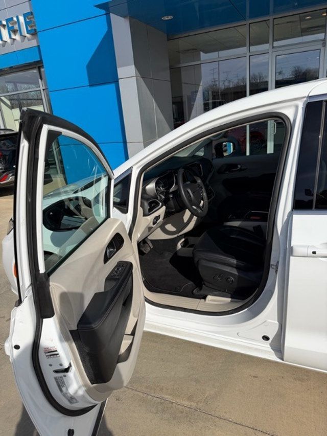 2024 Chrysler Pacifica Touring L FWD - 22984803 - 8