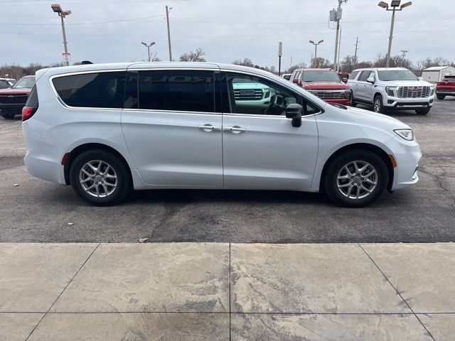 2024 Chrysler Pacifica Touring L FWD - 23036604 - 12