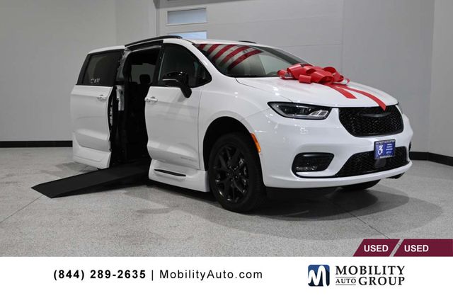 2024 Chrysler Pacifica Touring L FWD - 23009989 - 0