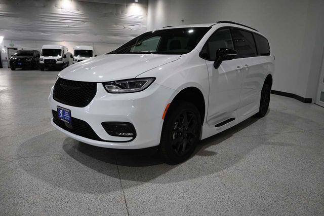 2024 Chrysler Pacifica Touring L FWD - 23009989 - 9