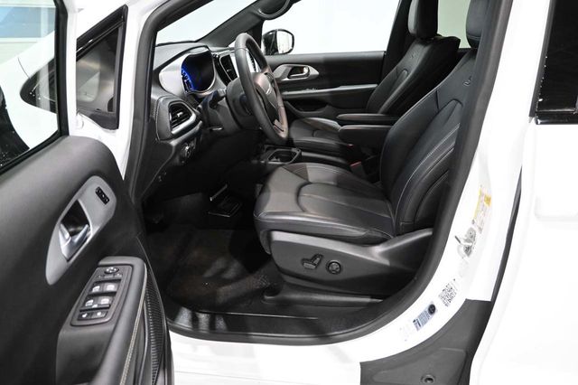 2024 Chrysler Pacifica Touring L FWD - 23009989 - 12