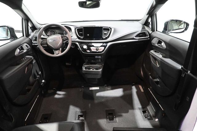 2024 Chrysler Pacifica Touring L FWD - 23009989 - 20