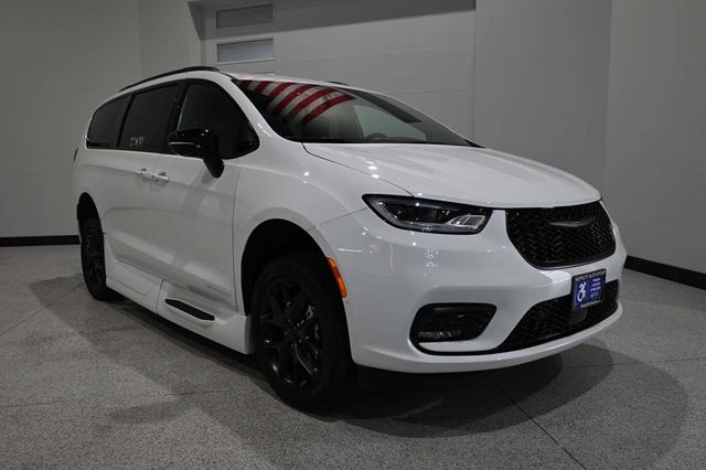 2024 Chrysler Pacifica Touring L FWD - 23009989 - 2