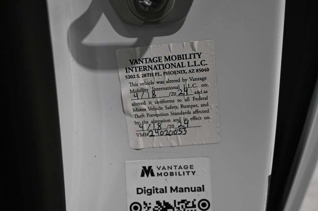 2024 Chrysler Pacifica Touring L FWD - 23009989 - 35