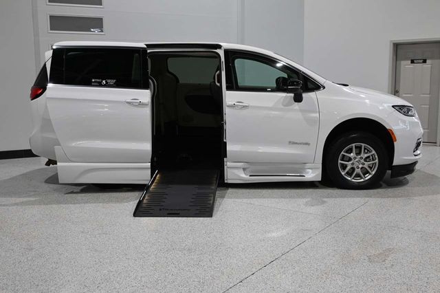 2024 Chrysler Pacifica Touring L FWD - 23024636 - 16