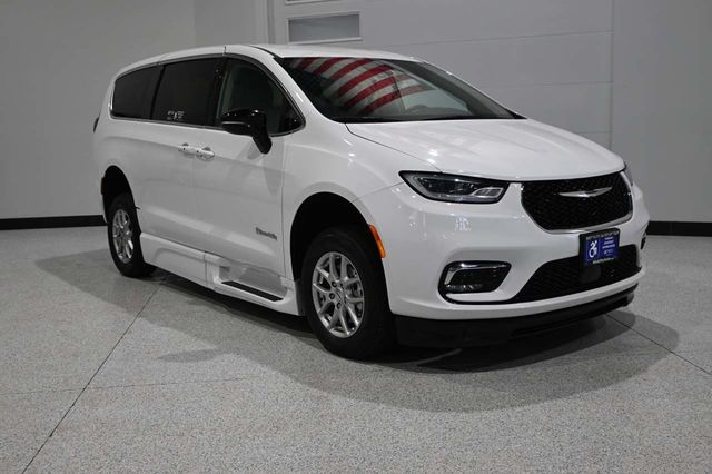 2024 Chrysler Pacifica Touring L FWD - 23024636 - 3