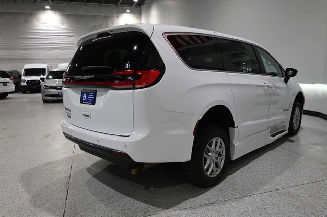 2024 Chrysler Pacifica Touring L FWD - 23024636 - 5