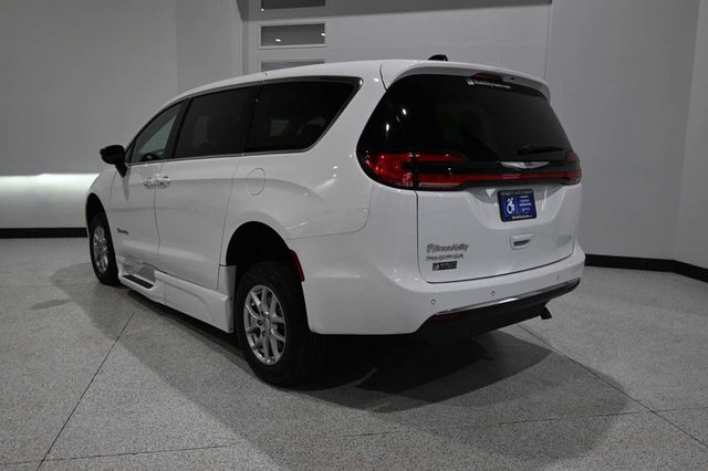 2024 Chrysler Pacifica Touring L FWD - 23024636 - 7