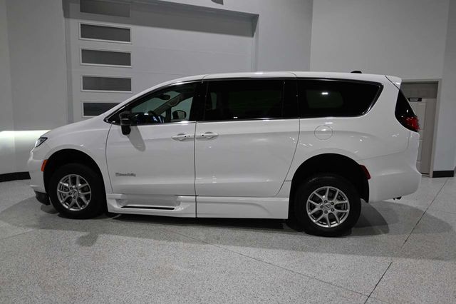 2024 Chrysler Pacifica Touring L FWD - 23024636 - 8
