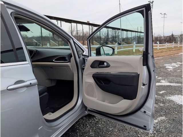 2024 Chrysler Pacifica Touring L FWD - 22969585 - 9