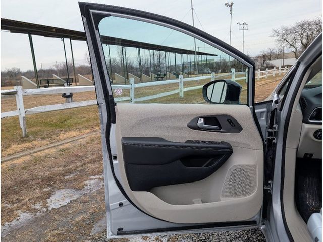 2024 Chrysler Pacifica Touring L FWD - 22969585 - 8