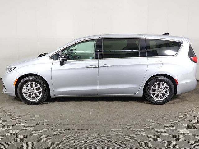 2024 Chrysler Pacifica Touring L FWD - 23036976 - 17
