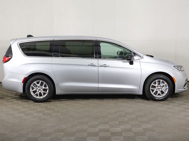 2024 Chrysler Pacifica Touring L FWD - 23036976 - 18