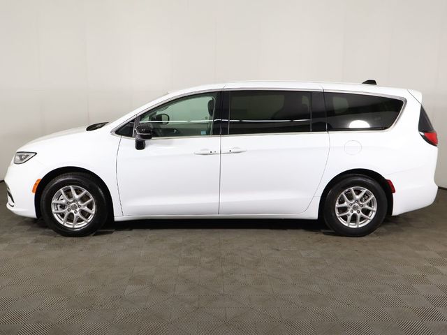 2024 Chrysler Pacifica Touring L FWD - 23069511 - 17