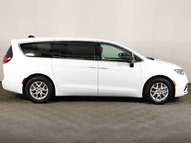 2024 Chrysler Pacifica Touring L FWD - 23069511 - 18