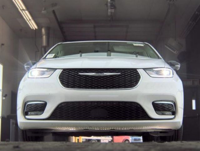 2024 Chrysler Pacifica Touring L FWD - 23069511 - 3