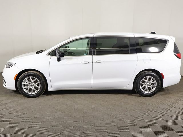 2024 Chrysler Pacifica Touring L FWD - 22957696 - 16