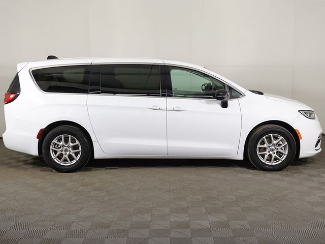 2024 Chrysler Pacifica Touring L FWD - 22957696 - 17