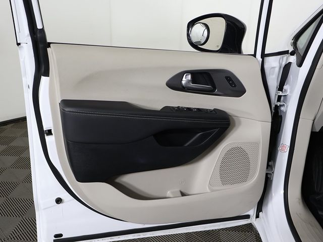 2024 Chrysler Pacifica Touring L FWD - 22957696 - 21