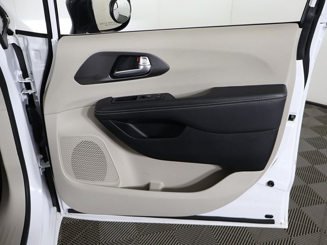 2024 Chrysler Pacifica Touring L FWD - 22957696 - 22