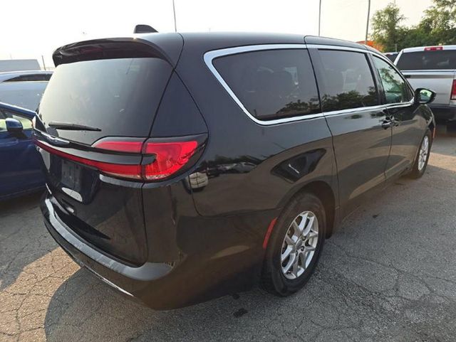2024 Chrysler Pacifica Touring L FWD - 23063407 - 3