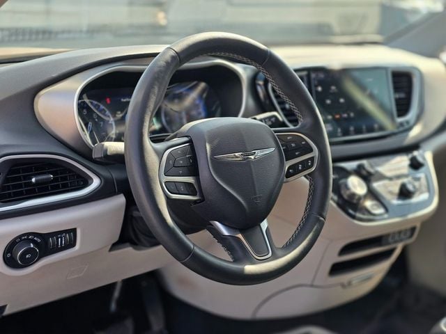 2024 Chrysler Pacifica Touring L FWD - 22979885 - 11