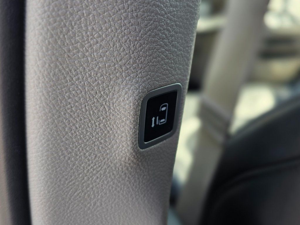 2024 Chrysler Pacifica Touring L FWD - 22979885 - 17