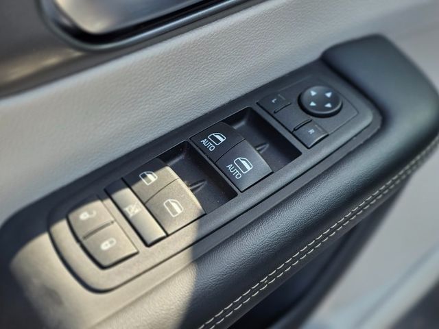 2024 Chrysler Pacifica Touring L FWD - 22979885 - 19