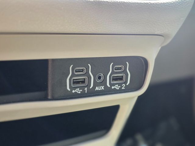 2024 Chrysler Pacifica Touring L FWD - 22979885 - 31