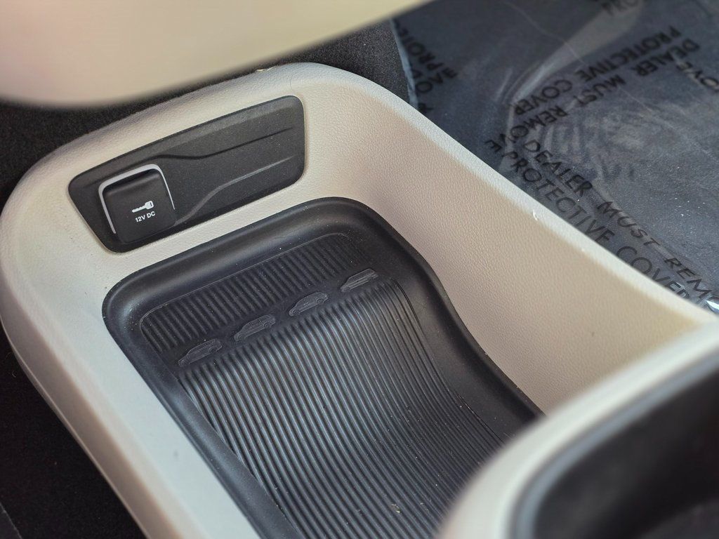 2024 Chrysler Pacifica Touring L FWD - 22979885 - 32