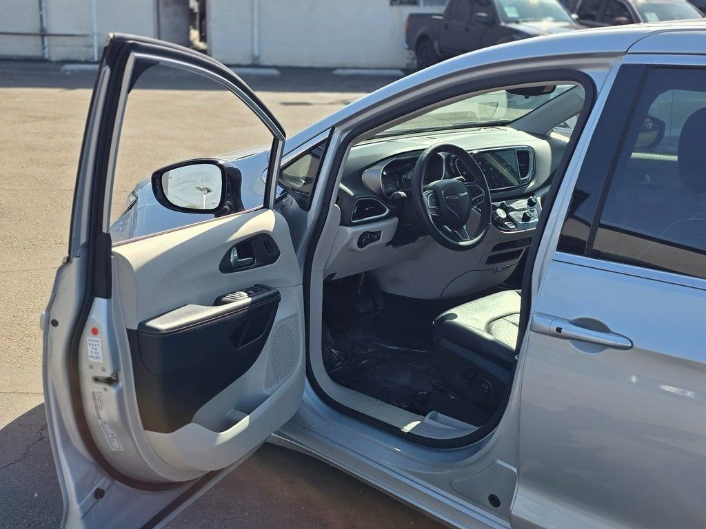 2024 Chrysler Pacifica Touring L FWD - 22979885 - 39