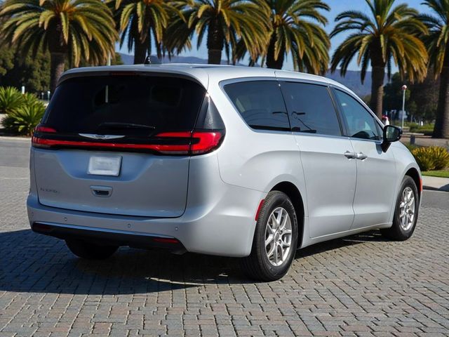 2024 Chrysler Pacifica Touring L FWD - 22979885 - 5