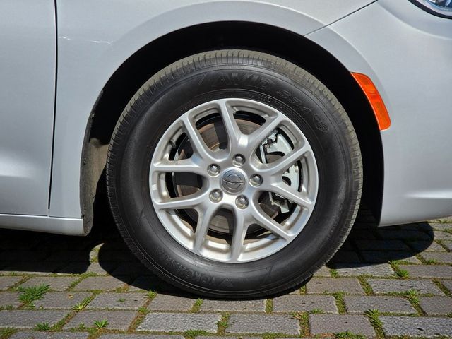 2024 Chrysler Pacifica Touring L FWD - 22979885 - 6