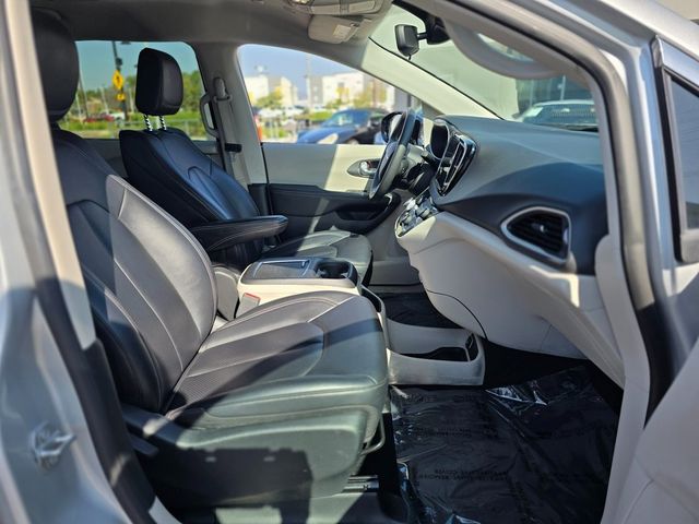 2024 Chrysler Pacifica Touring L FWD - 22979885 - 8